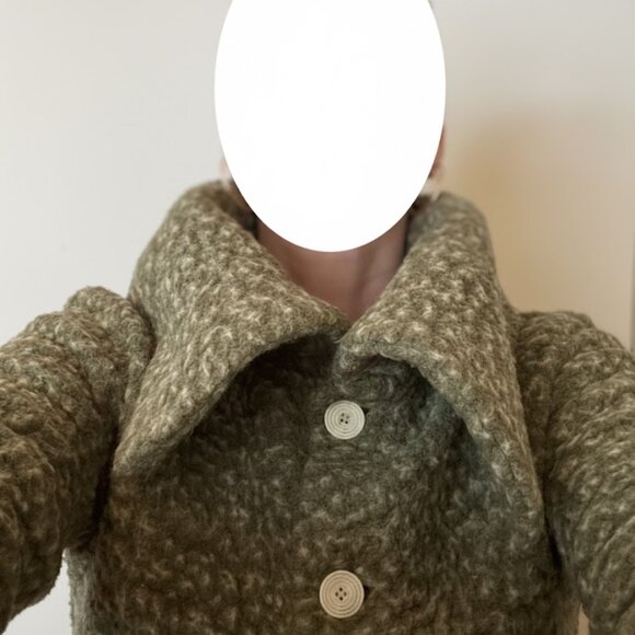 Gorgeous big collar coat in perfect condition. 💚 - Picture 4 of 11